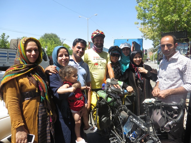 Ngày rời Tabriz, tôi biết mình đã có một gia đình ở Iran.