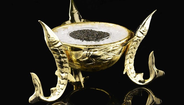 Thưởng thức món trứng cá tầm Caviar giá hơn 8.000 USD/kg: Không chỉ là ngon miệng, mà còn phải “ngon mắt” - Ảnh 1.