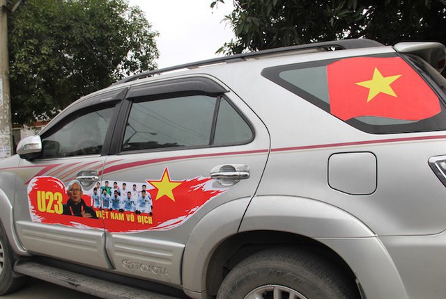 Muôn kiểu trang điểm xe hơi và người trước trận đấu lịch sử của U23 Việt Nam - Ảnh 4.