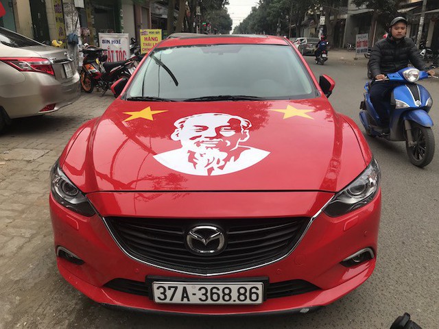  Muôn kiểu trang điểm xe hơi và người trước trận đấu lịch sử của U23 Việt Nam - Ảnh 7.