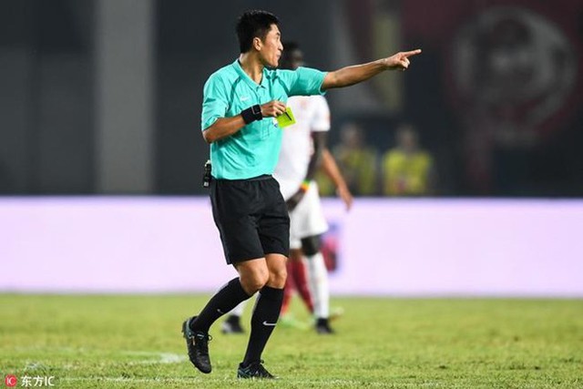 Chân dung vị trọng tài Trung Quốc sẽ bắt chính trong trận chung kết U23 châu Á 2018 - Ảnh 7.