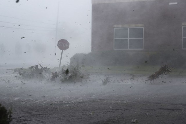 Siêu bão Michael đổ bộ vào Mỹ và Panama với sức tàn phá khủng khiếp - Ảnh 13.