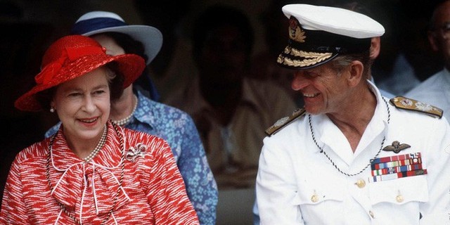 Khoảnh khắc ngọt ngào của 4 cặp đôi nổi tiếng nhất hoàng gia Anh: Hiếm khi thể hiện nhưng vẫn làm công chúng ghen tị - Ảnh 4.