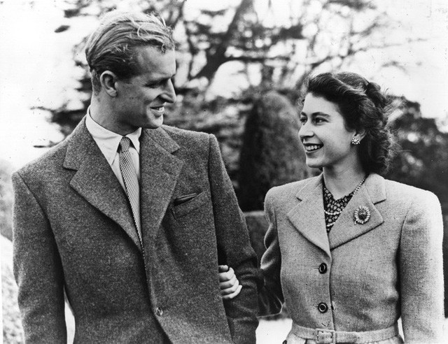 Khoảnh khắc ngọt ngào của 4 cặp đôi nổi tiếng nhất hoàng gia Anh: Hiếm khi thể hiện nhưng vẫn làm công chúng ghen tị - Ảnh 3.