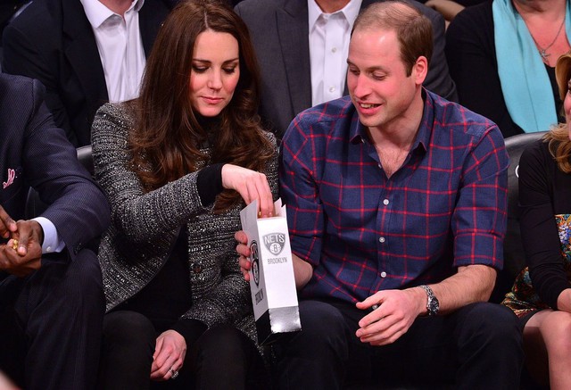 Khoảnh khắc ngọt ngào của 4 cặp đôi nổi tiếng nhất hoàng gia Anh: Hiếm khi thể hiện nhưng vẫn làm công chúng ghen tị - Ảnh 29.