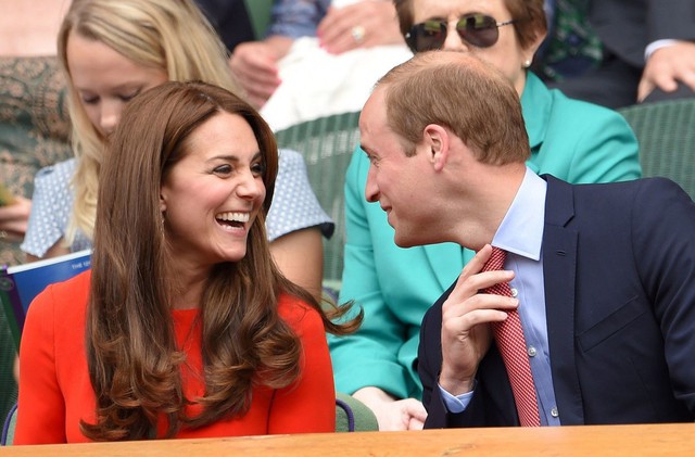 Khoảnh khắc ngọt ngào của 4 cặp đôi nổi tiếng nhất hoàng gia Anh: Hiếm khi thể hiện nhưng vẫn làm công chúng ghen tị - Ảnh 30.