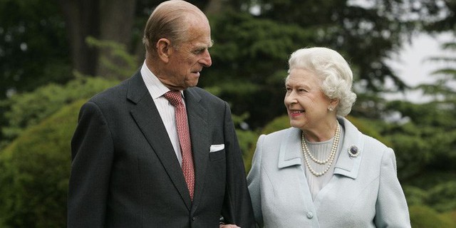 Khoảnh khắc ngọt ngào của 4 cặp đôi nổi tiếng nhất hoàng gia Anh: Hiếm khi thể hiện nhưng vẫn làm công chúng ghen tị - Ảnh 6.