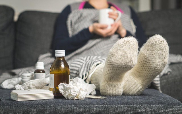 Thời tiết thay đổi, đây là cách giúp bạn chặn đứng nguy cơ lây cảm cúm dù tiếp xúc rất gần với người bệnh - Ảnh 3.