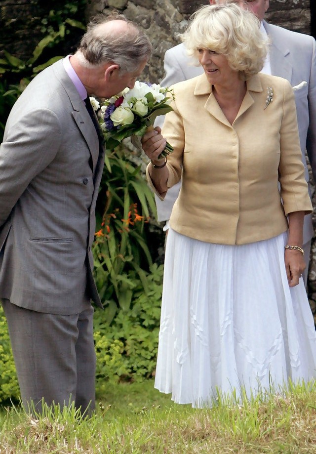 Khoảnh khắc ngọt ngào của 4 cặp đôi nổi tiếng nhất hoàng gia Anh: Hiếm khi thể hiện nhưng vẫn làm công chúng ghen tị - Ảnh 10.