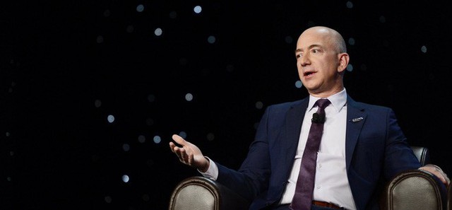 Theo người giàu nhất thế giới Jeff Bezos, chỉ cần hỏi 1 câu này để biết bạn có thông minh không - Ảnh 1.