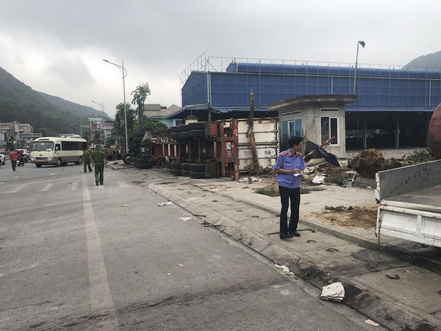  [NÓNG] 4 ô tô đâm liên hoàn ở Quảng Ninh khiến 4 người thương vong - Ảnh 2.