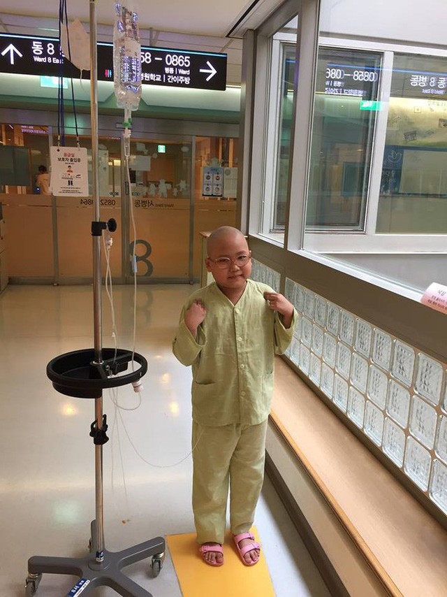 Chỉ sau một lần đau chân dữ dội, bé gái Hà Nội chưa từng biết đến bệnh viện đã được phát hiện mắc bệnh máu trắng - Ảnh 5.