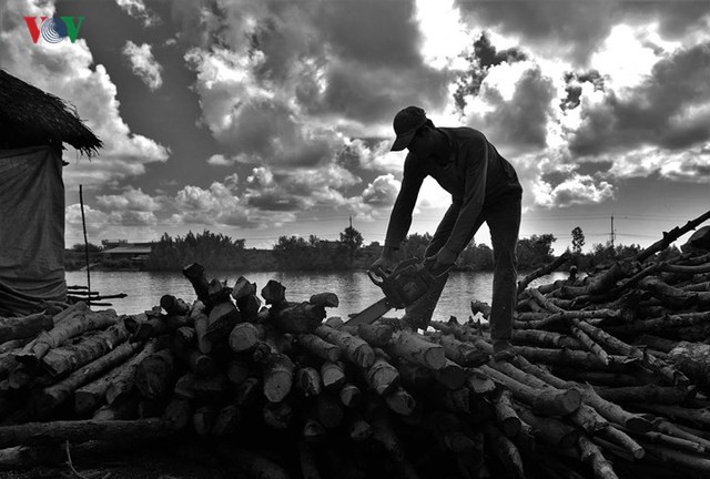 Thu nhập cao từ nghề “luyện vàng đen” - Ảnh 3.