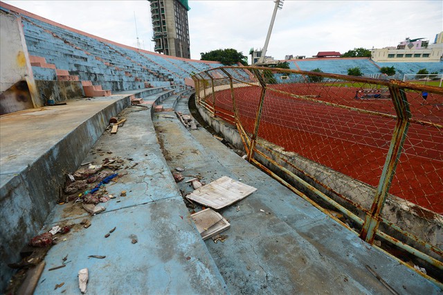 Sân vận động Chi Lăng hoang tàn sau gần 8 năm bán cho doanh nghiệp - Ảnh 7.