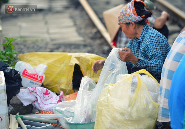 Chẳng cần đến Đài Loan, ngay Hà Nội cũng có một xóm đường tàu bình dị và đẹp đẽ không kém làng cổ Thập Phần - Ảnh 12.