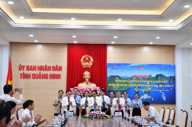 Vietcombank ký kết thỏa thuận hợp tác với UBND tỉnh Quảng Ninh và Tập đoàn FPT cung cấp dịch vụ thanh toán phí, lệ phí dịch vụ công - Ảnh 1.