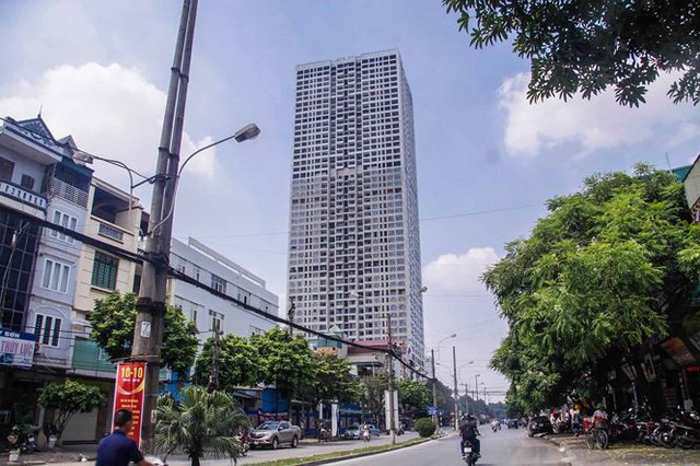 Cận cảnh tòa nhà nghìn tỷ cao thứ 3 Hà Nội bị ngân hàng siết nợ - Ảnh 1.
