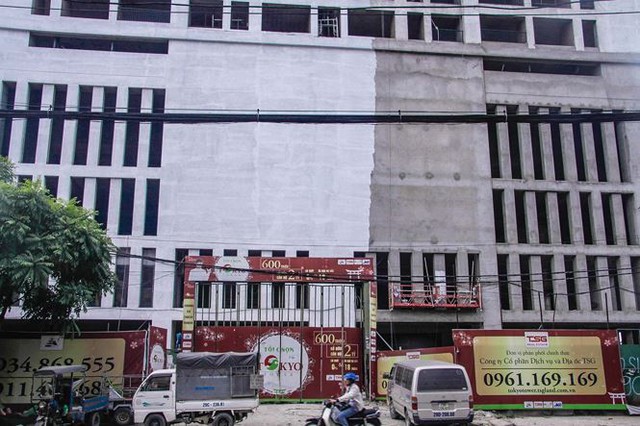 Cận cảnh tòa nhà nghìn tỷ cao thứ 3 Hà Nội bị ngân hàng siết nợ - Ảnh 3.