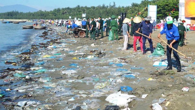 90% muối ăn trên thế giới nhiễm hạt vi nhựa, nguy hại gì cho sức khỏe? - Ảnh 2.