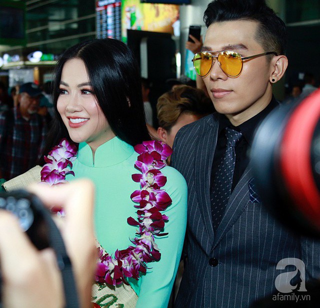 Những hình ảnh đầu tiên của Phương Khánh tại Việt Nam sau 1 tuần đăng quang HH Trái đất: Không vương miện, không siêu xe - Ảnh 5. Những hình ảnh đầu tiên của Phương Khánh tại Việt Nam sau 1 tuần đăng quang HH Trái đất: Không vương miện, không siêu xe - Ảnh 5.