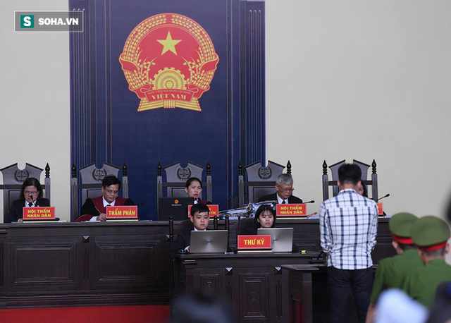 Nữ chủ tọa xử vụ ông Phan Văn Vĩnh: Bị cáo không phải chào Hội đồng xét xử - Ảnh 1.