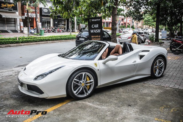 Dàn siêu xe Ferrari rủ nhau đi làm đẹp tại Sài Gòn - Ảnh 10.