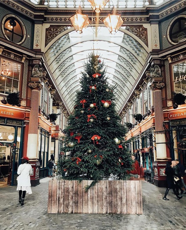 Những khoảnh khắc giao mùa ở London: Cả thành phố được trang hoàng lộng lẫy cho mùa Giáng sinh đang đến - Ảnh 26.
