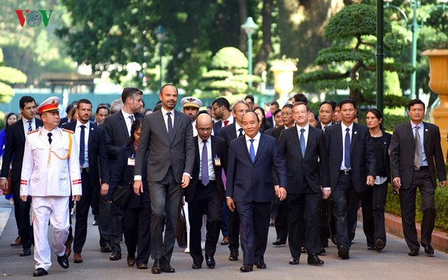 Hình ảnh lễ đón trọng thể Thủ tướng Pháp thăm chính thức Việt Nam - Ảnh 7.