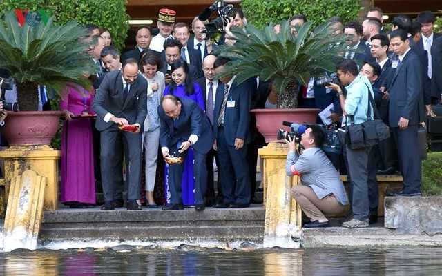 Hình ảnh lễ đón trọng thể Thủ tướng Pháp thăm chính thức Việt Nam - Ảnh 10.