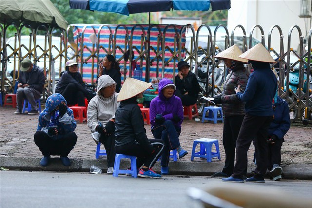 Vé chợ đen trận Việt Nam – Campuchia cao chót vót, khán giả vẫn chờ giờ G - Ảnh 3.