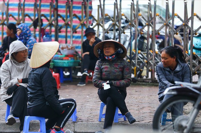 Vé chợ đen trận Việt Nam – Campuchia cao chót vót, khán giả vẫn chờ giờ G - Ảnh 5.
