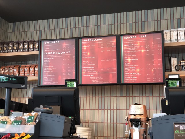 Bán đắt, bị ông chủ Trung Nguyên chê nhưng Starbucks Việt Nam vẫn bỏ xa nhiều đối thủ và ngày càng ăn nên làm ra - Ảnh 3.