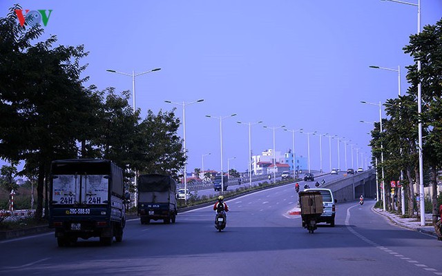 Cận cảnh phố 8 làn xe ở Hà Nội được đề xuất đặt tên Trịnh Văn Bô - Ảnh 8.