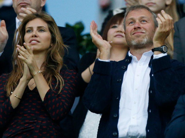 Cuộc sống giàu sang, nhiều màu sắc của ông chủ sở hữu CLB Chelsea - tỷ phú Roman Abramovich  - Ảnh 3.