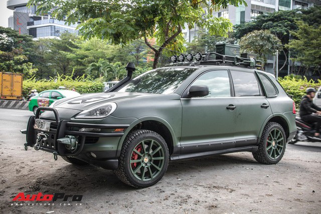 Ông chủ cafe Trung Nguyên phá Porsche Cayenne như thế nào? - Ảnh 1.