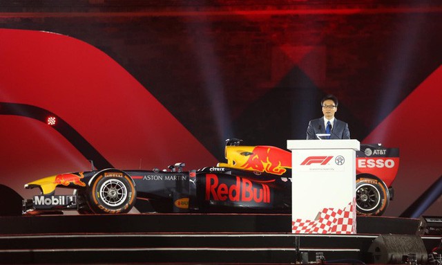 Cận cảnh siêu xe đua F1 ra mắt tại Hoàng thành Thăng Long - Ảnh 14.