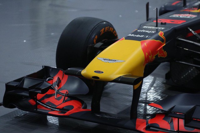 Cận cảnh siêu xe đua F1 ra mắt tại Hoàng thành Thăng Long - Ảnh 6.
