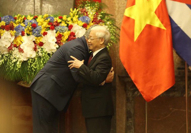Cận cảnh Tổng Bí thư, Chủ tịch nước Nguyễn Phú Trọng đón Chủ tịch Cuba - Ảnh 9.