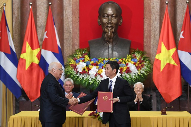 Cận cảnh chuyến thăm chính thức Việt Nam đầu tiên của Chủ tịch Cuba Miguel Diaz Canel  - Ảnh 9.