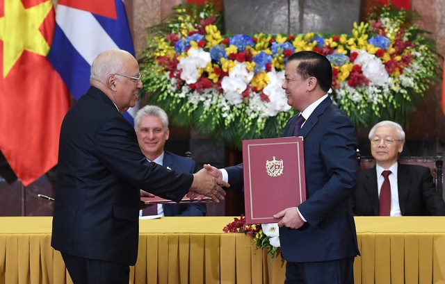 Cận cảnh chuyến thăm chính thức Việt Nam đầu tiên của Chủ tịch Cuba Miguel Diaz Canel  - Ảnh 10.