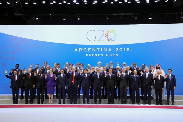 G20 khai mạc, Tổng thống Putin đập tay Thái tử Ả rập một cách thân thiện - Ảnh 2.