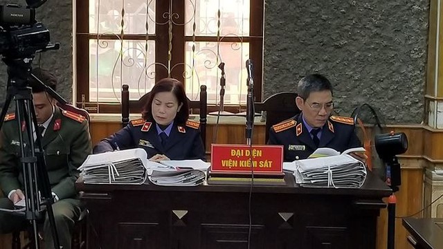 Hoãn phiên tòa xử vụ bồi thường thừa tại dự án thủy điện Sơn La   - Ảnh 2.