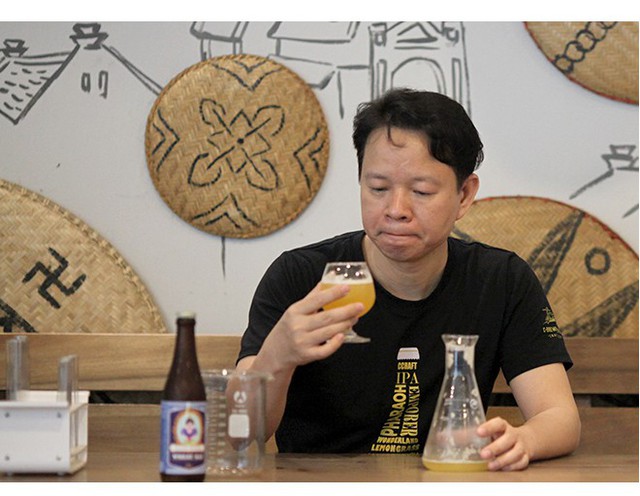 Chân dung nghệ nhân nấu bia thủ công Việt Nam lên “Street Life Hanoi” của CNN - Ảnh 10.