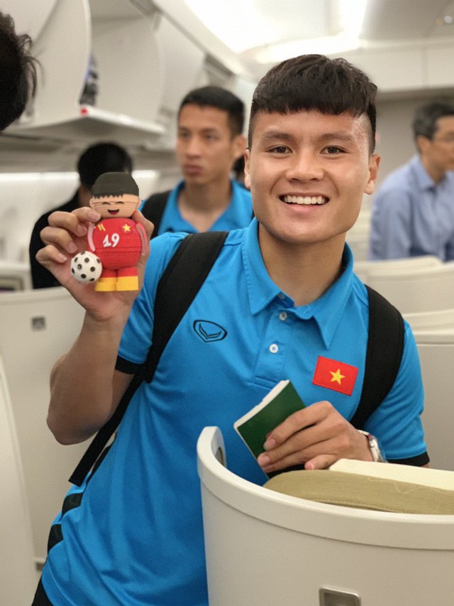 Máy bay hiện đại nhất thế giới đang đưa đội tuyển Việt Nam về đá chung kết AFF Cup - Ảnh 1. Máy bay hiện đại nhất thế giới đang đưa đội tuyển Việt Nam về đá chung kết AFF Cup - Ảnh 1.