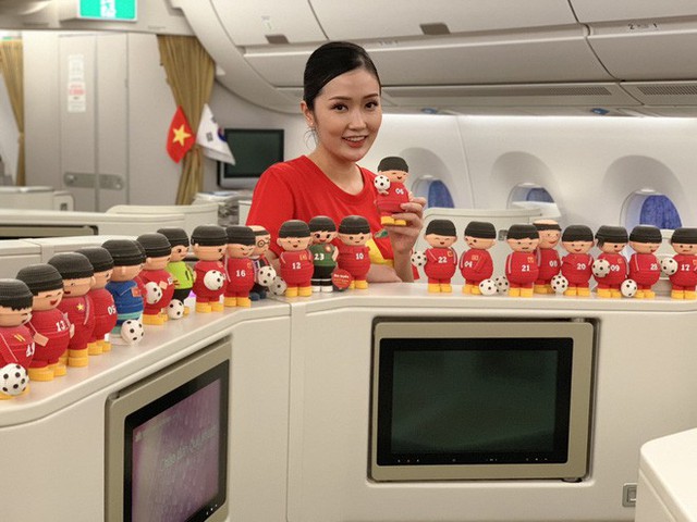 Máy bay hiện đại nhất thế giới đang đưa đội tuyển Việt Nam về đá chung kết AFF Cup - Ảnh 4. Máy bay hiện đại nhất thế giới đang đưa đội tuyển Việt Nam về đá chung kết AFF Cup - Ảnh 4.