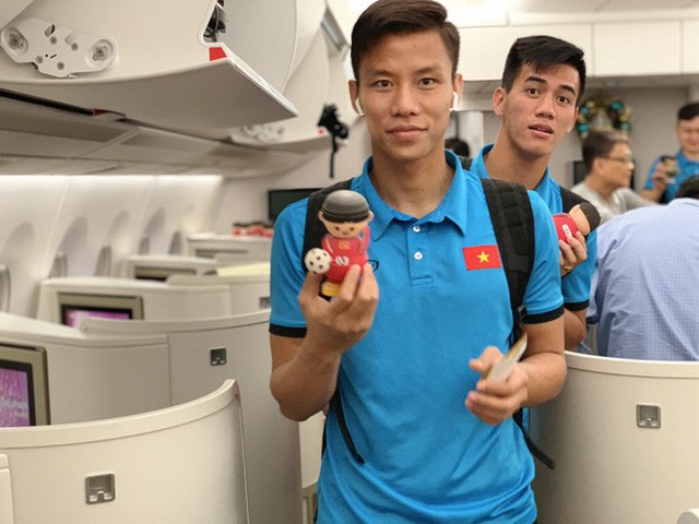 Máy bay hiện đại nhất thế giới đang đưa đội tuyển Việt Nam về đá chung kết AFF Cup - Ảnh 5. Máy bay hiện đại nhất thế giới đang đưa đội tuyển Việt Nam về đá chung kết AFF Cup - Ảnh 5.