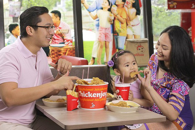 Câu chuyện về Jollibee - thủ phạm khiến đế chế McDonalds mất 40 năm vẫn không thể đứng số 1 tại Philippines - Ảnh 4.