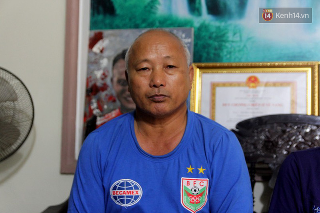 Gia đình cầu thủ Văn Đức và Trọng Hoàng dù say xe vẫn vượt 300km ra Hà Nội tiếp sức cho đội tuyển Việt Nam - Ảnh 2.