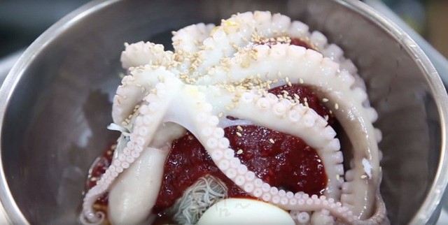 Đang thèm ăn hải sản mà thấy các món bạch tuộc này của Hàn Quốc thì đúng là khó có thể kiềm lòng - Ảnh 19.