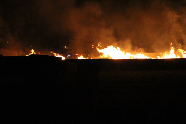 Cháy lớn tại nhà xưởng sản xuất pallet gỗ tại Bình Dương - Ảnh 3.